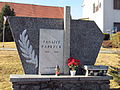 Čeština: Pomník obětem 1. a 2. sv. války ve Vícenicích u Náměště nad Oslavou, okr. Třebíč. English: Memorials of victims of World War I and World War II in Vícenice u Náměště nad Oslavou, Třebíč District.