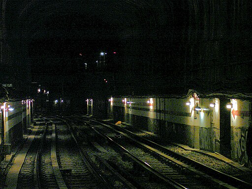 Metro Paris - Ligne 3 - station Villiers tunnel 02