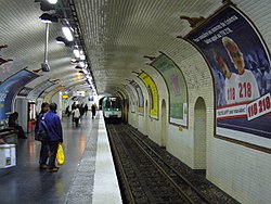 Metro Paris - Ligne 8 - Station Bonne Nouvelle (6).jpg