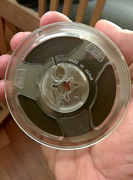 File:Miniature 3-inch tape spools for Ross Mark 400 recorder (16885947991).jpg