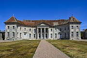 Façade ouest du corps de logis principal, incurvée sur la cour d'honneur.