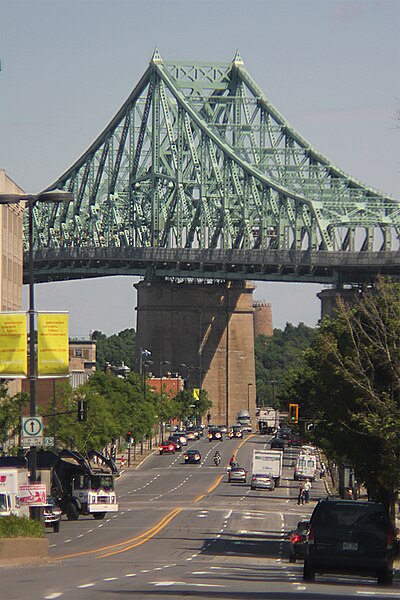 File:Montréal, Pont Jacques-Cartier & Avenue De Lorimier 2.jpg