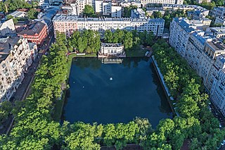 <span class="mw-page-title-main">Patriarch Ponds</span> Park, pond and residential area in Moscow, Russia