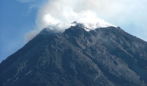 https://upload.wikimedia.org/wikipedia/commons/thumb/a/a9/Mount_Merapi_Crater.jpg/500px-Mount_Merapi_Crater.jpg