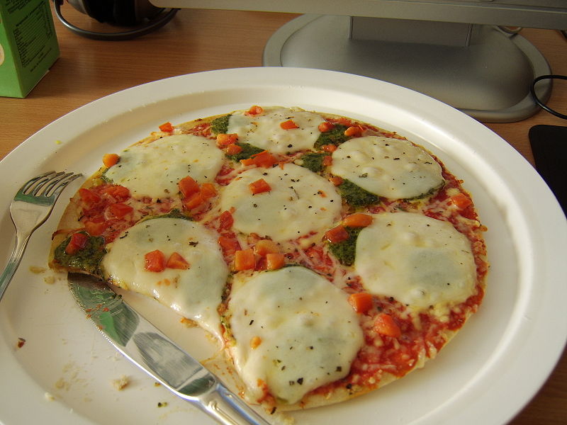 File:Mozzarella pizza.jpg