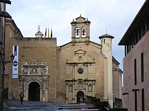 Museo De Navarra: Geografische Lage und Museumsgebäude, Geschichte des Hauses, Sammlung