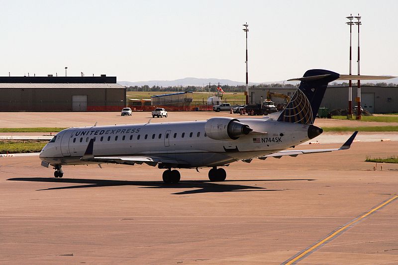 File:N744SK CRJ700 United Express ( Skywest) Calgary 11-09-15 (21303212199).jpg