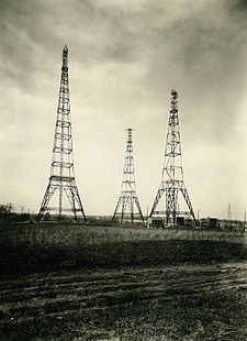 Arlington "three sisters" wireless towers (1913) Naa-1913.jpg