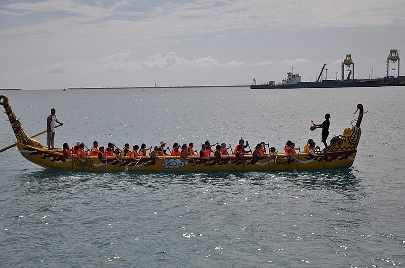 File:Naha Hari, Dragon Boat race held during Golden Week.jpg