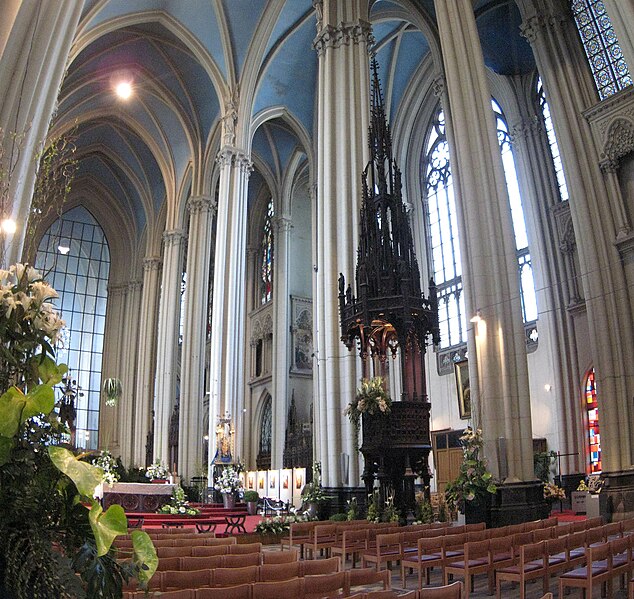 File:NotreDameDeLaekenInside2.jpg