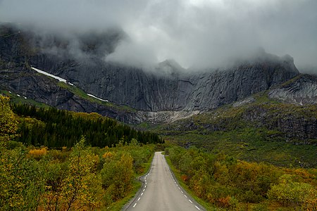 Fail:Nusfjordveien road and Stjerntinden and Bjørntinden mountains in the clouds, Flakstad, Nordland, Norway, 2015 September.jpg
