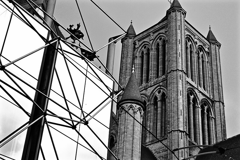 File:Old vs New in Ghent.jpg