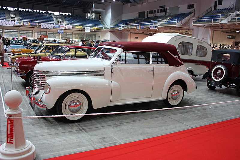 File:Oldtimer Show 2008 - 084 - Opel Kapitän Cabriolet (side-view).jpg