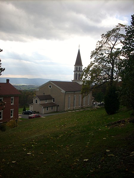 File:Overlooking the Valley (6266743087).jpg