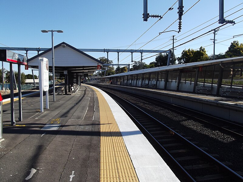 File:Oxley Railway Station, Queensland, Sep 2012.JPG