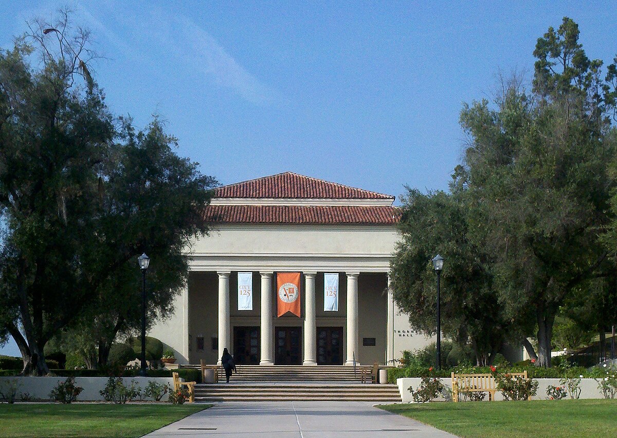 College los angeles. Калифорнийский институт искусств. Occidental College los Angeles. Highland Park los Angeles. Occidental College.