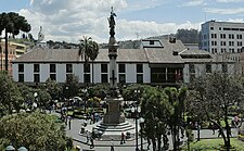 Palacio Municipal de Quito, desde el Palacio de Carondelet.jpg