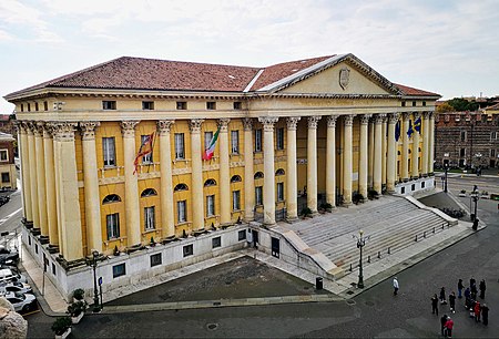 Palazzo Barbieri dall'Arena