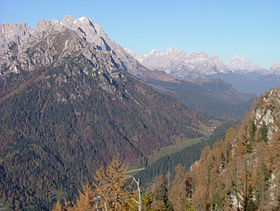 Monte Agnèr, aan de linkerkant.