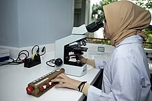 A woman using a mechanical differential counter at a hospital in Jakarta Penelitian di lab.jpg