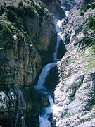 Español: Subiendo al monte Perdido, cascadas Français : Cascades visibles lorsqu'on grimpe sur le mont Perdu