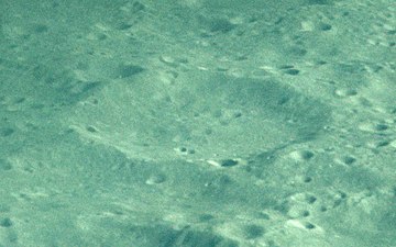 Oblique Apollo 13 image Pirquet crater AS13-60-8628.jpg