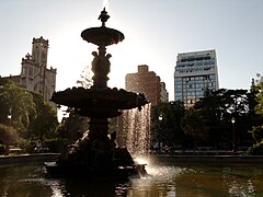 Plaza Colón (Córdoba), Córdoba, Arxentina, detalle de la fonte.