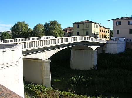 Pontedera - Ponte napoleonico visto da sud.JPG