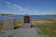 Plaque commémorative à Pointe Riche sur l'histoire de la côte française de Terre-Neuve