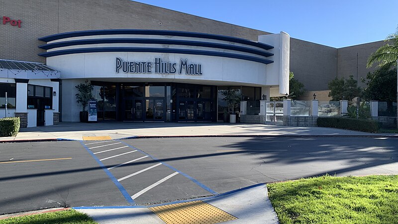 File:Puente Hills Mall Entrance.jpg