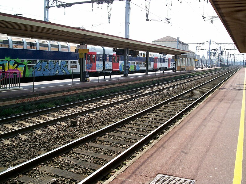 File:RER C - Gare Brétigny 6.JPG