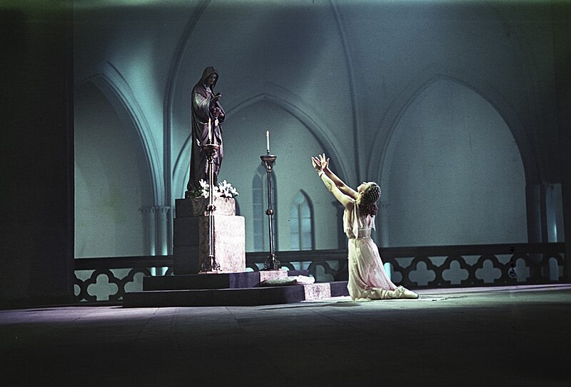 File:RIAN archive 522944 Ballet dancers Galina Ulanova performing on stage.jpg