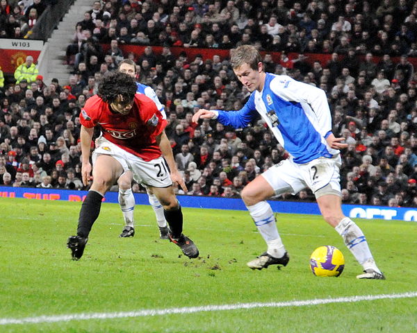 Rafael defending against Morten Gamst Pedersen of Blackburn Rovers