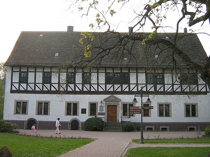 File:Rathaus von Bodenwerder, Geburtshaus vom Baron von Münchhausen 1.JPG