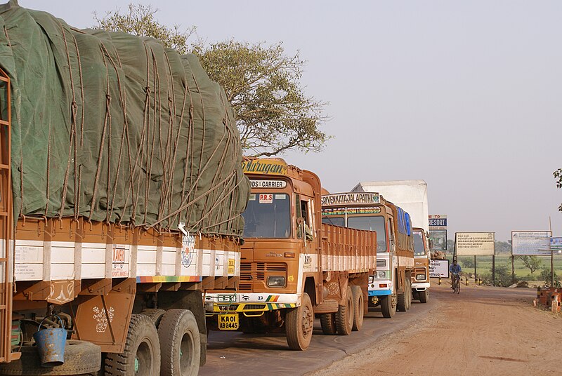 File:Road to Hampi 6.jpg