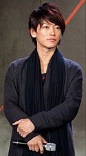 Szató Takeru az élőszereplős filmsorozatban alakítja Kensint