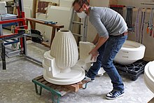 De-moulding a large vase after it has been slip cast Sevres - petit coulage - demoulage 19.jpg