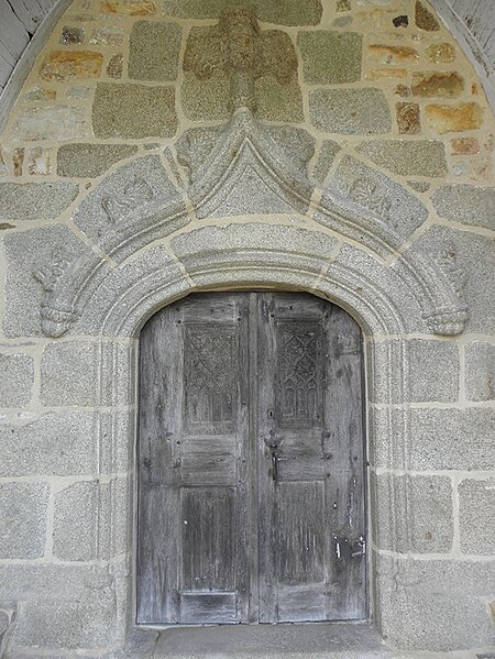 File:Saint-Georges-de-Chesné (35) Église - Extérieur - Porche sud - 01.jpg