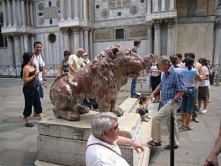 <span class="mw-page-title-main">Piazzetta dei Leoncini</span>