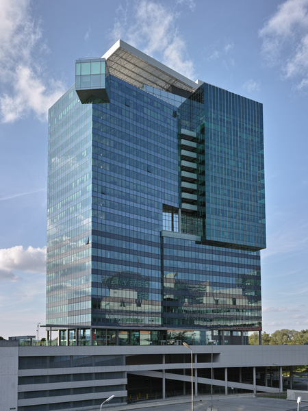 File:Saturn Tower Vienna from S on 2014-08-22.png