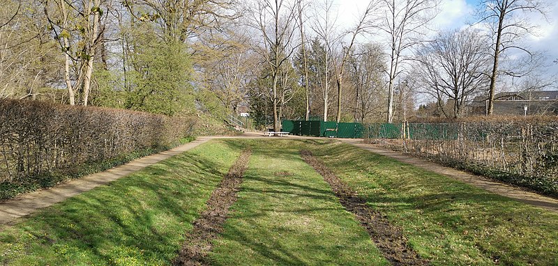 File:Schlosspark Senftenberg 2022-04-09 9.jpg