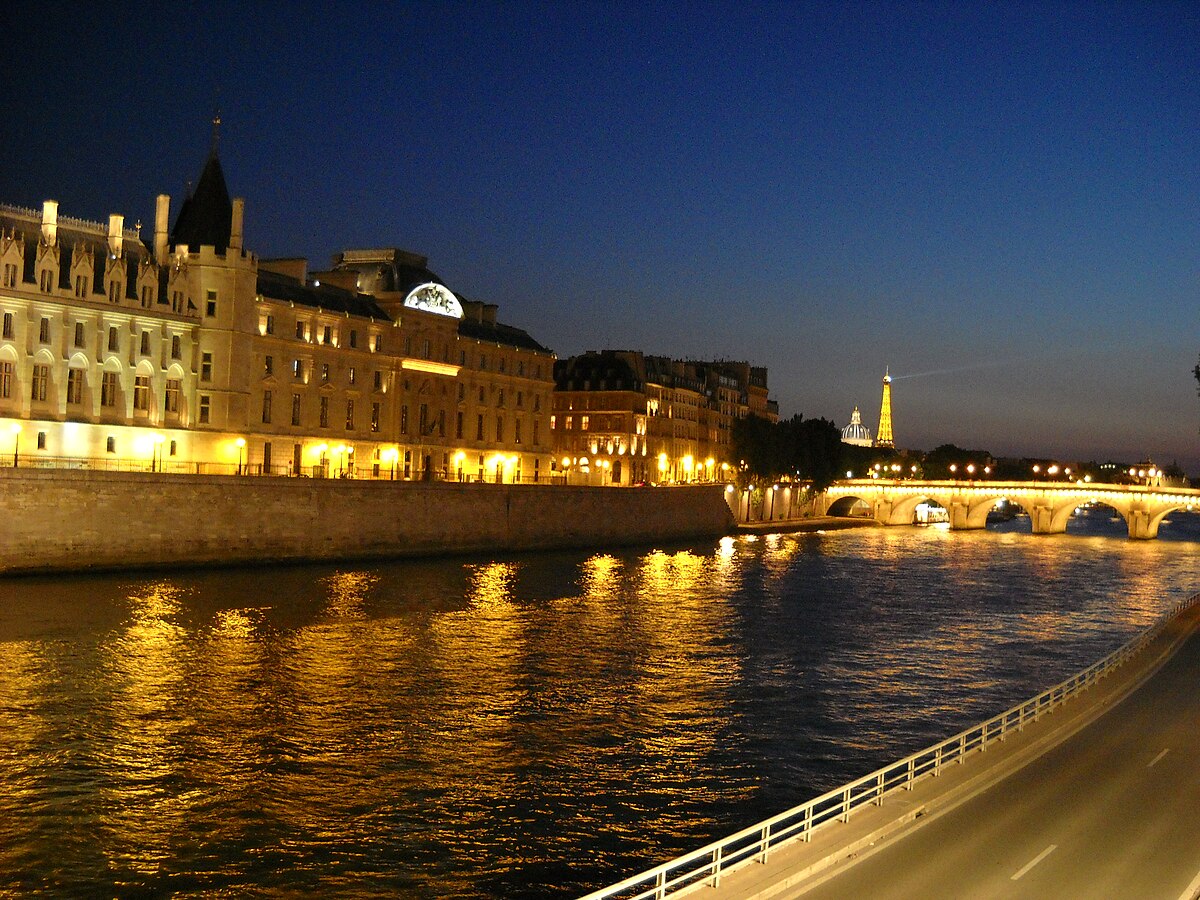 パリのセーヌ河岸 Wikipedia