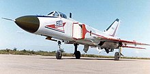 Un J-8II sulla pista.