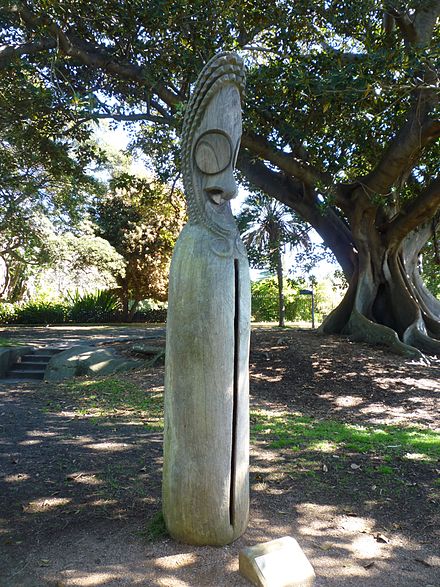 Slit drum from Ambrym, Vanuatu in Royal Botanic Garden, Sydney Slit drum from Vanuatu in Royal Botanic Garden, Sydney.jpg