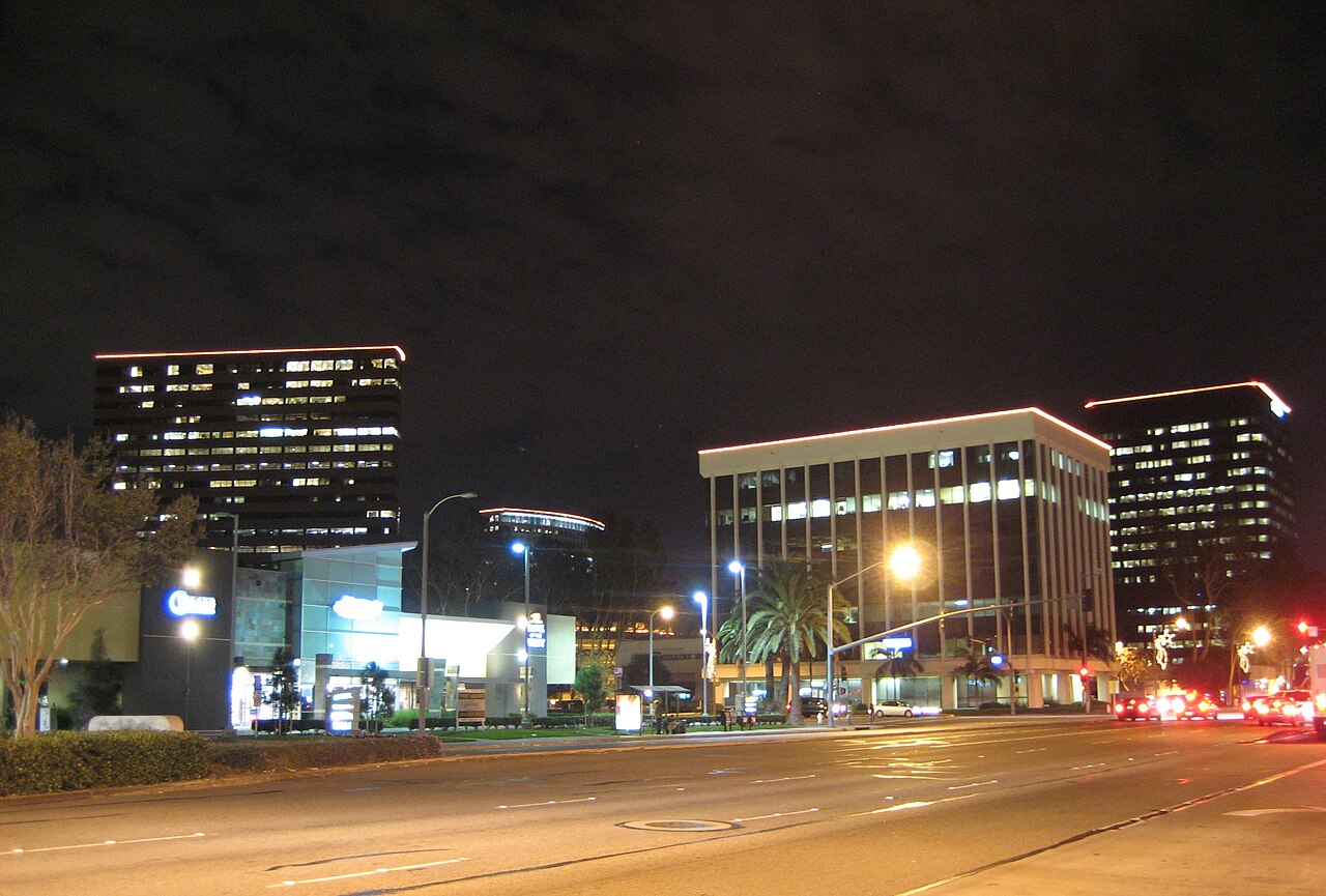 File:South Coast Metro area at night, looking SE.jpg - Wikimedia