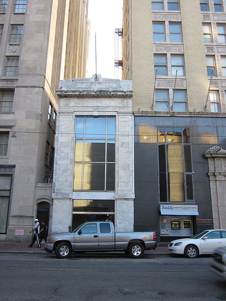 File:St Charles Ave CBD Minibuilding.JPG