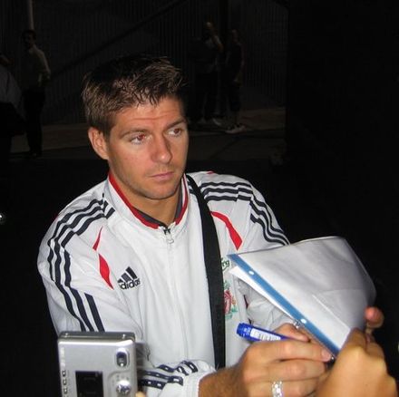 Gerrard signing autographs in 2006