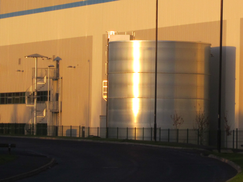 File:Storage tank, Bromborough - modified.PNG