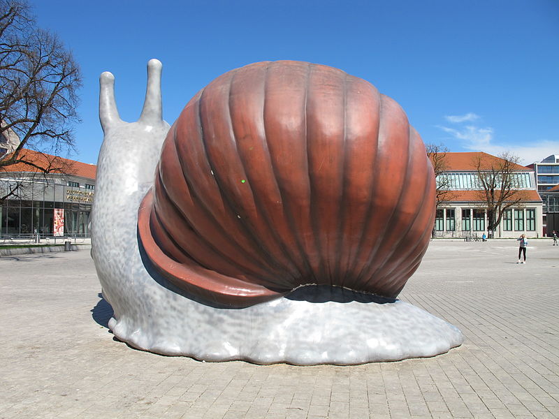 File:Sweet Brown Snail, Bavariapark von hinten.JPG