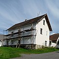 English: Former synagogue in the village of Radenín, Tábor District, Czech Republic, presently used as a house. Čeština: Bývalá synagoga v obci Radenín v okrese Tábor, v současnosti užívaná jako obytný dům.